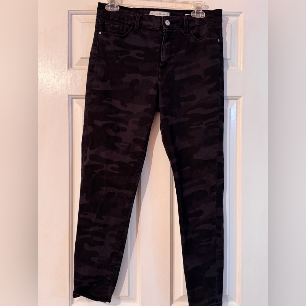 Social Standard by Sanctuary Black Charcoal Camouflage Ankle Jeans High Rise EUC